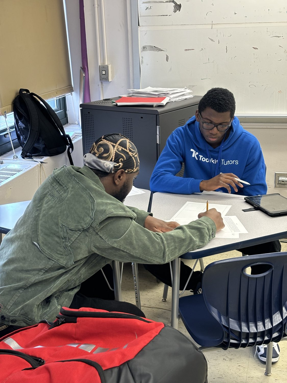 Toolkit Tutors tutor supporting a student during an in-person school session